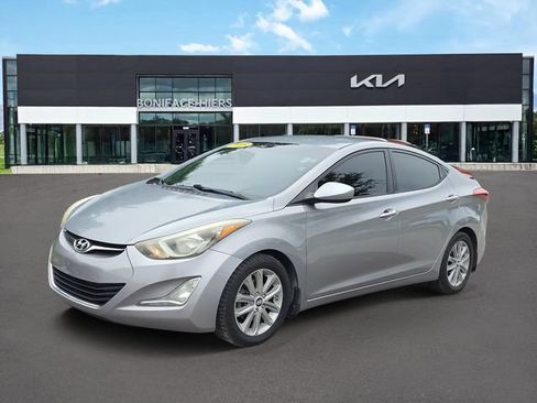 Used 2015 Hyundai Elantra SE w/ Option Group 02 FWD image 2