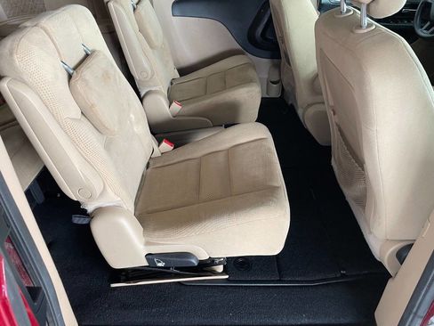 Used 2016 Dodge Grand Caravan SXT image 23