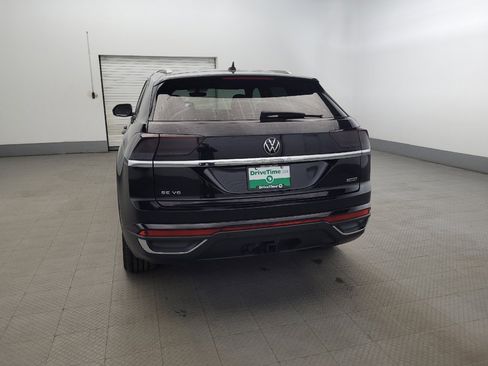 Used 2020 Volkswagen Atlas Cross Sport SE w/ Towing Package image 6