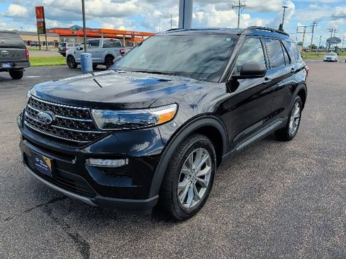 Certified 2024 Ford Explorer XLT w/ Equipment Group 202A AWD/4WD image 3