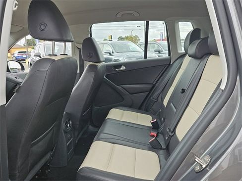 Used 2016 Volkswagen Tiguan S image 6