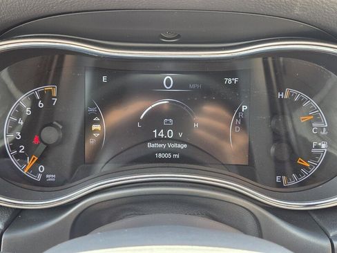 Used 2022 Jeep Grand Cherokee Laredo E AWD/4WD image 32