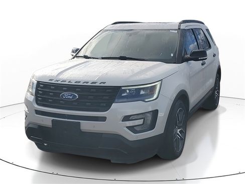 Used 2017 Ford Explorer Sport image 2