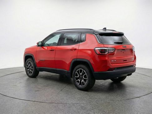 Used 2025 Jeep Compass Trailhawk AWD/4WD image 6