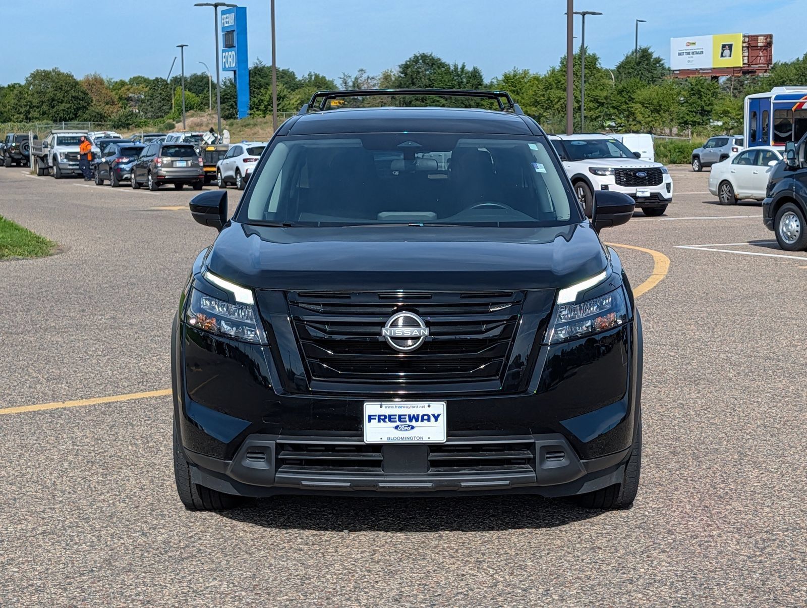 Used 2023 Nissan Pathfinder SV w/ Black Appearance Package AWD/4WD image 11