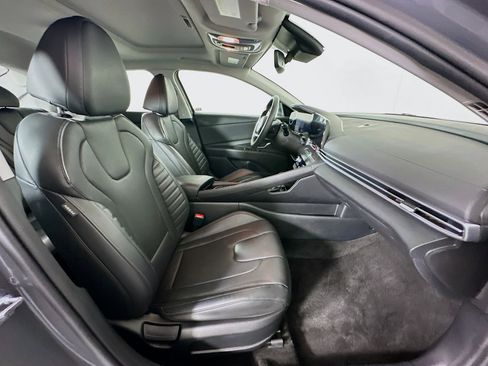 Used 2025 Hyundai Elantra Limited image 31