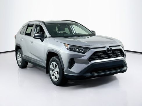 Used 2021 Toyota RAV4 LE AWD/4WD image 3