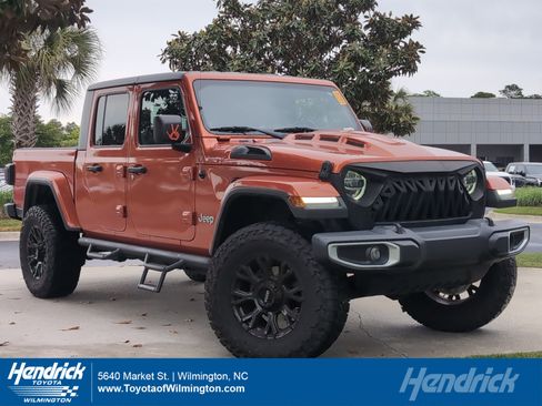 Used 2021 Jeep Gladiator Overland AWD/4WD image 1