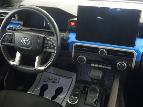Certified 2025 Toyota Tacoma TRD Off-Road AWD/4WD image 27