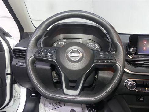 Used 2024 Nissan Altima 2.5 S FWD image 30