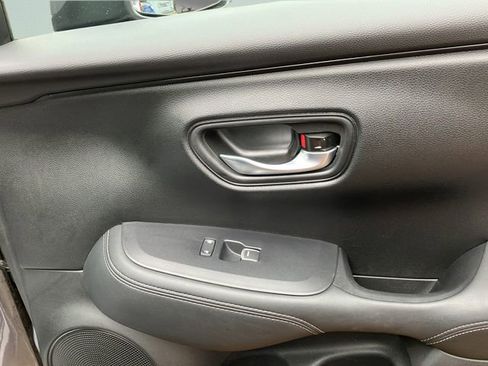 Certified 2025 Honda HR-V EX-L image 32