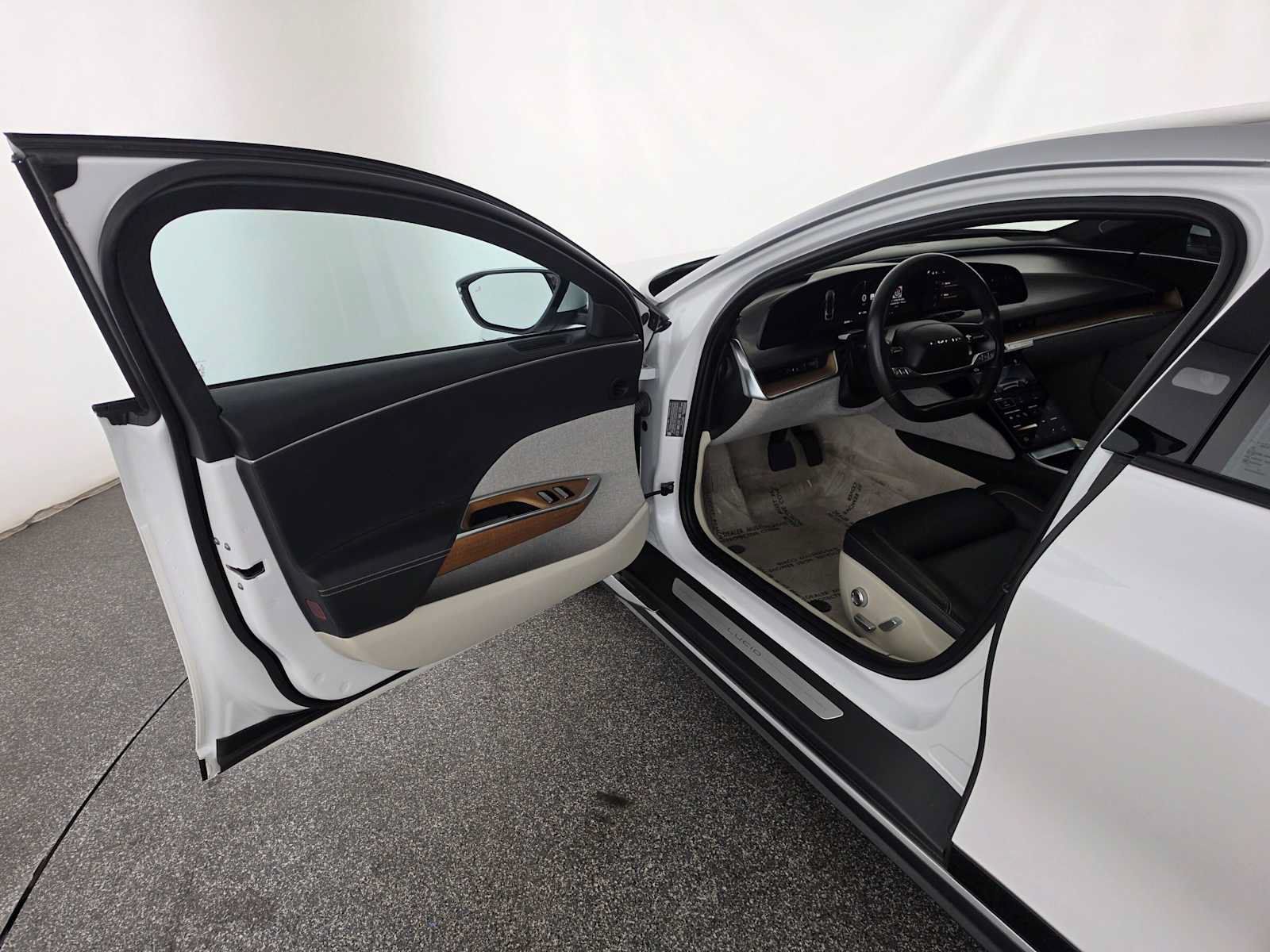 Used 2023 Lucid Air Touring AWD/4WD image 19
