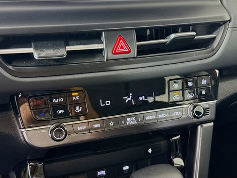 Used 2025 Kia Seltos SX w/ SX Sunroof Package AWD/4WD image 19