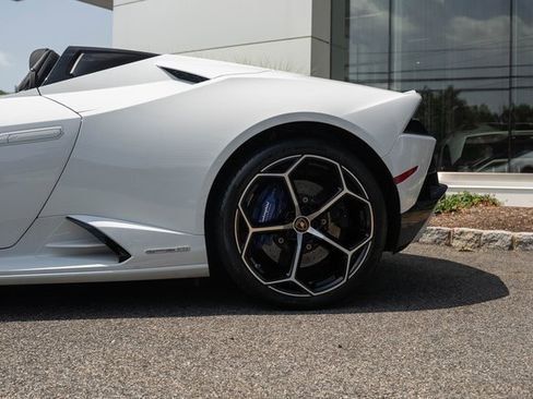 Used 2020 Lamborghini Huracan EVO image 11