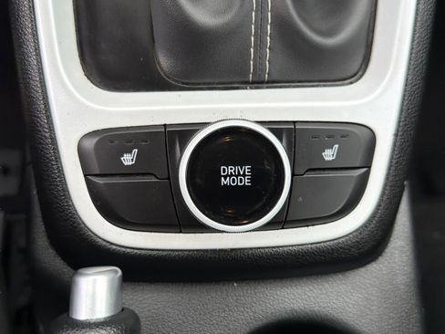 Used 2023 Hyundai Venue Limited w/ Cargo Package image 17