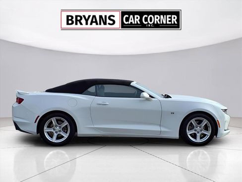 Used 2023 Chevrolet Camaro LT image 2