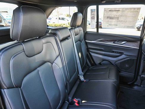 New 2025 Jeep Grand Cherokee Limited image 23