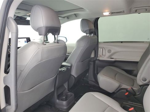 Certified 2023 Toyota Sienna XLE image 15
