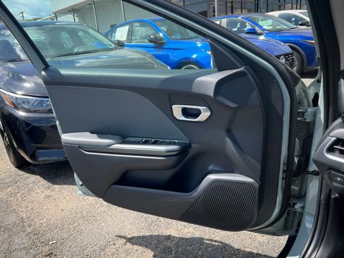 Used 2025 Kia K4 LXS image 18