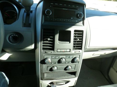 Used 2010 Dodge Grand Caravan SE w/ Climate Group image 13