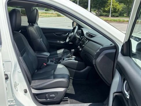 Used 2020 Nissan Rogue SL w/ Premium Package AWD/4WD image 28