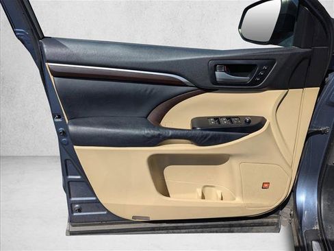 Used 2014 Toyota Highlander Limited w/ Driver Technology Package image 21