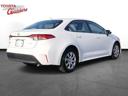 Used 2025 Toyota Corolla LE image 6