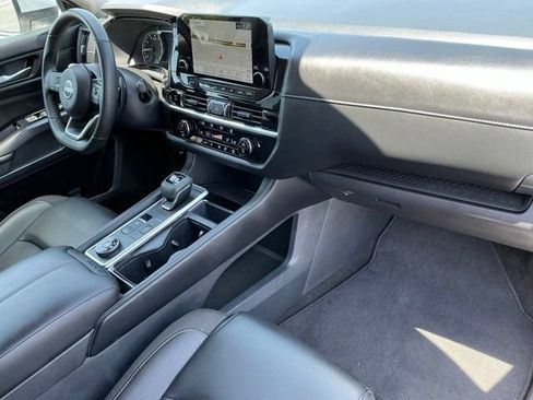 Used 2025 Nissan Pathfinder SL AWD/4WD image 24