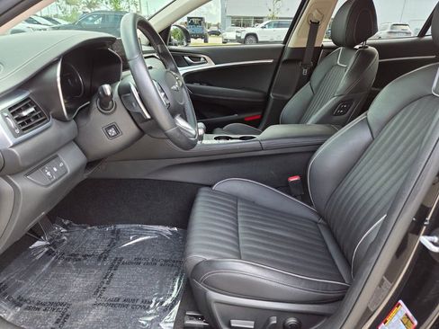 Used 2023 Genesis G70 3.3T RWD image 21