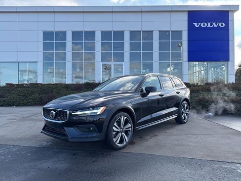 Certified 2024 Volvo V60 B5 Cross Country Plus w/ Protection Package Premier image 46