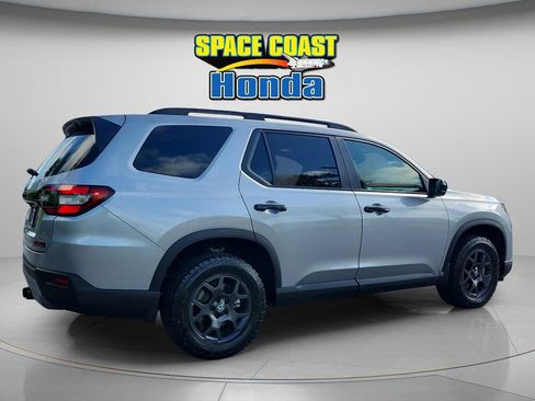 Certified 2025 Honda Pilot TrailSport image 7