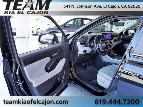 Used 2023 Toyota Highlander XLE FWD image 36