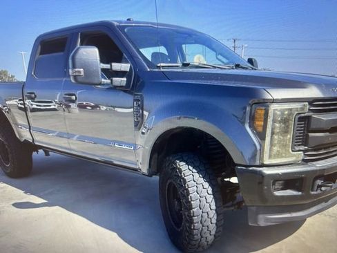 Used 2019 Ford F250 XLT w/ XLT Value Package AWD/4WD image 3
