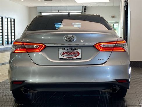 Used 2020 Toyota Camry XLE image 5