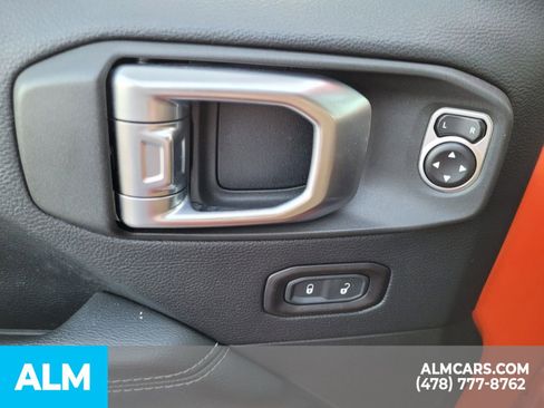 Used 2018 Jeep Wrangler Unlimited Sahara image 28