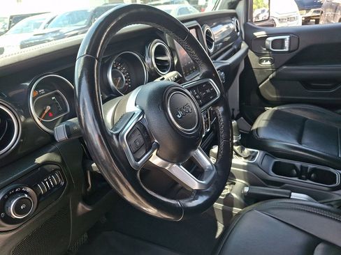 Used 2022 Jeep Wrangler Unlimited Sahara AWD/4WD image 29