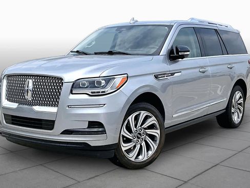 Used 2023 Lincoln Navigator Reserve RWD image 1