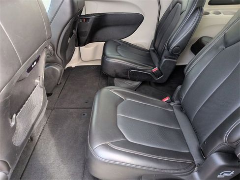 Certified 2024 Chrysler Pacifica Touring-L image 25