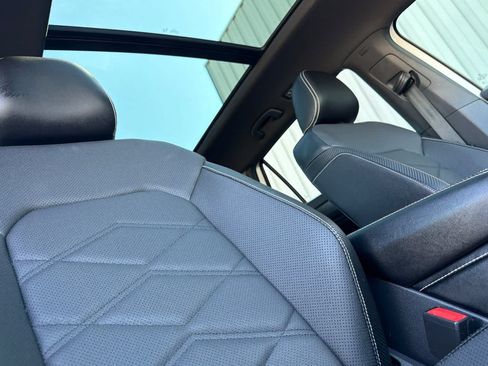Used 2024 Volkswagen Atlas Cross Sport SE w/ Panoramic Sunroof Package AWD/4WD image 17