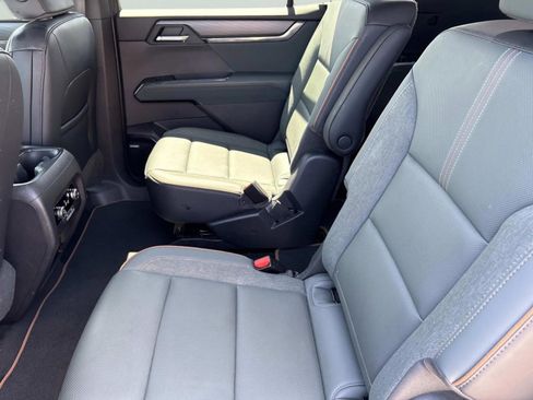 Used 2025 GMC Acadia AT4 AWD/4WD image 15