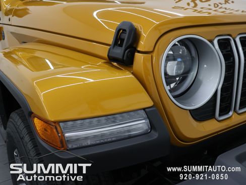 New 2026 Jeep Wrangler Unlimited Sahara AWD/4WD image 21