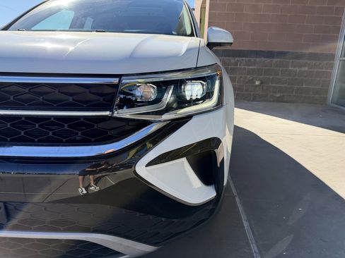 Used 2022 Volkswagen Taos SEL w/ Panoramic Sunroof Package image 11