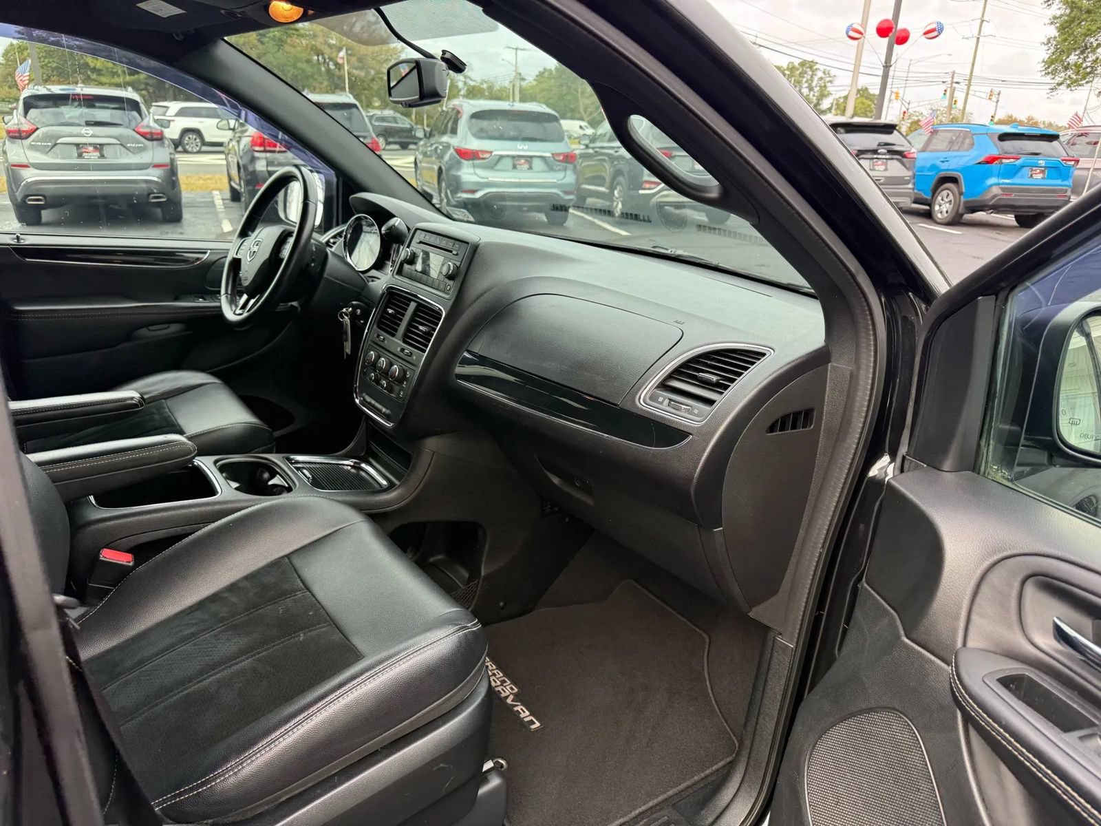 Used 2014 Dodge Grand Caravan SXT FWD image 39
