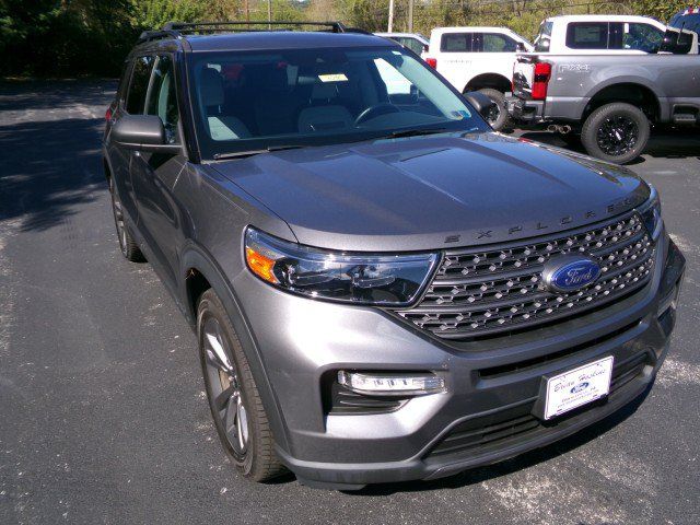 Used 2021 Ford Explorer XLT w/ Equipment Group 202A AWD/4WD image 2