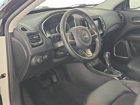 Used 2019 Jeep Compass Latitude FWD image 16