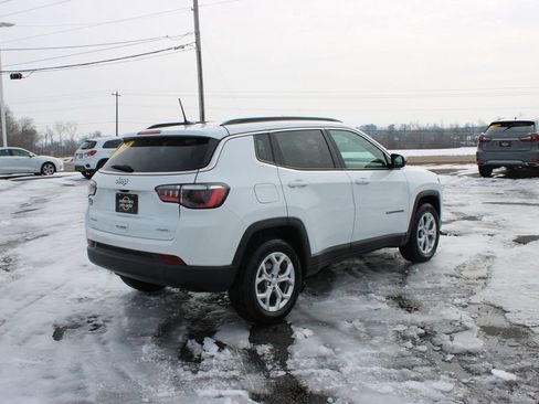 Used 2024 Jeep Compass Latitude AWD/4WD image 9