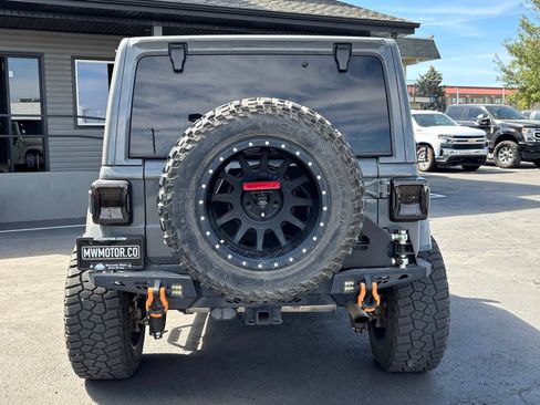 Used 2018 Jeep Wrangler Unlimited Sahara AWD/4WD image 4