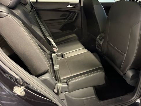 Used 2018 Volkswagen Tiguan SE w/ Panoramic Sunroof Package FWD image 12