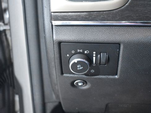 Used 2017 Jeep Grand Cherokee Limited w/ Luxury Group II image 14