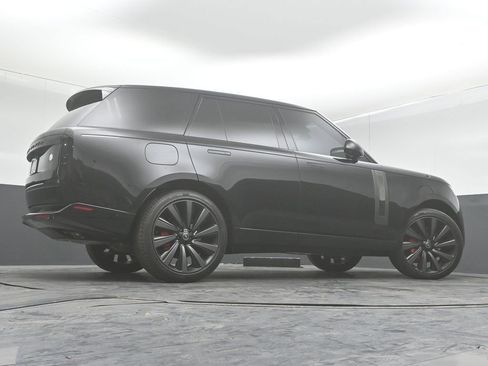 Used 2025 Land Rover Range Rover SV AWD/4WD image 43